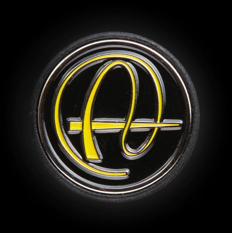 adamslogo 768x769